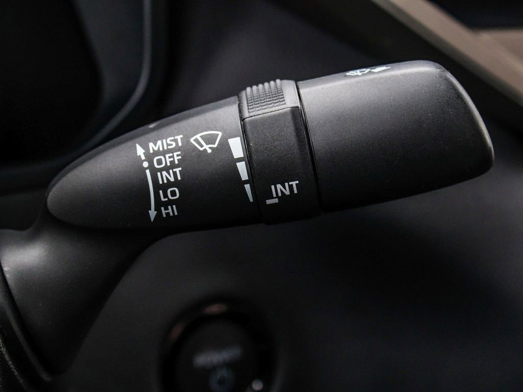Used 2025 Toyota Tundra Limited AWD/4WD image 28