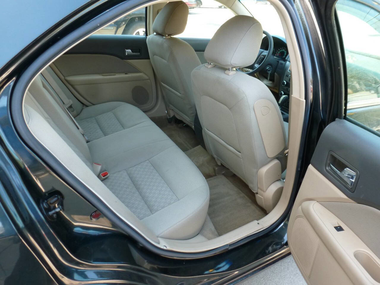 Used 2010 Ford Fusion SE FWD image 12