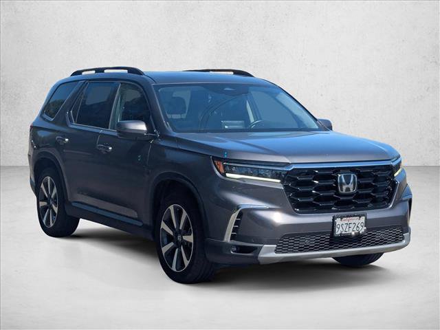 Used 2025 Honda Pilot Touring image 3