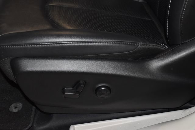 Certified 2024 Chrysler Pacifica Touring-L image 13