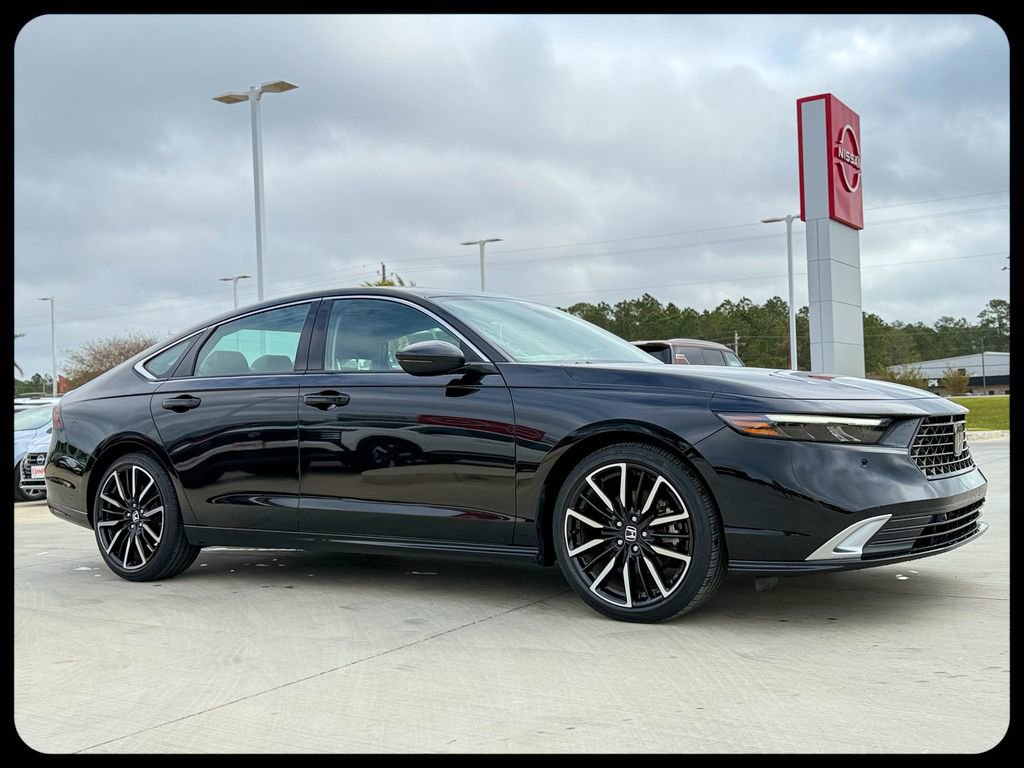 Used 2024 Honda Accord Touring image 6