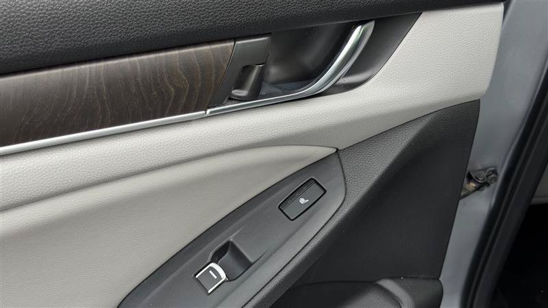 Used 2018 Honda Accord Touring image 44