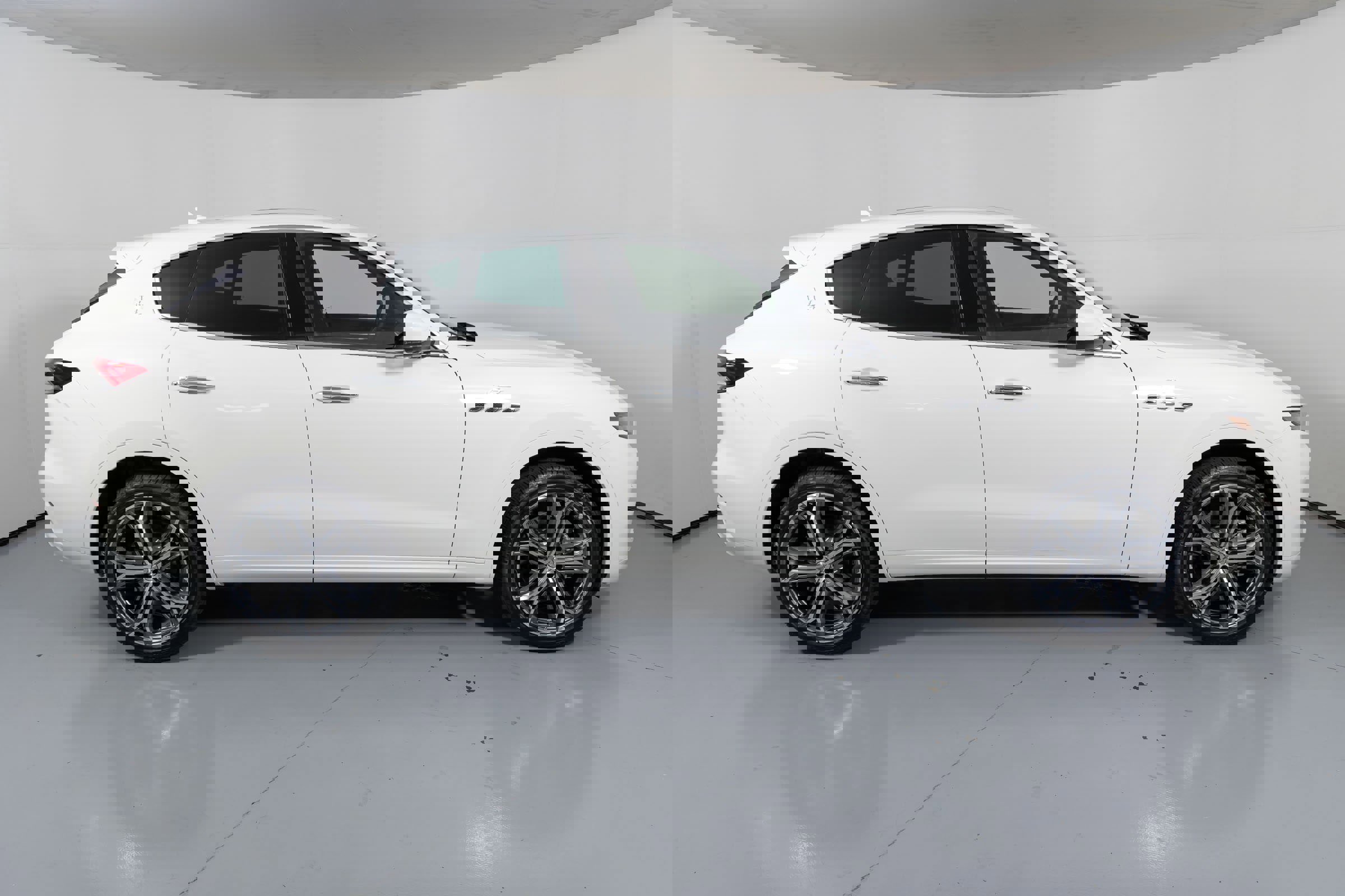 New 2023 Maserati Levante GT image 3