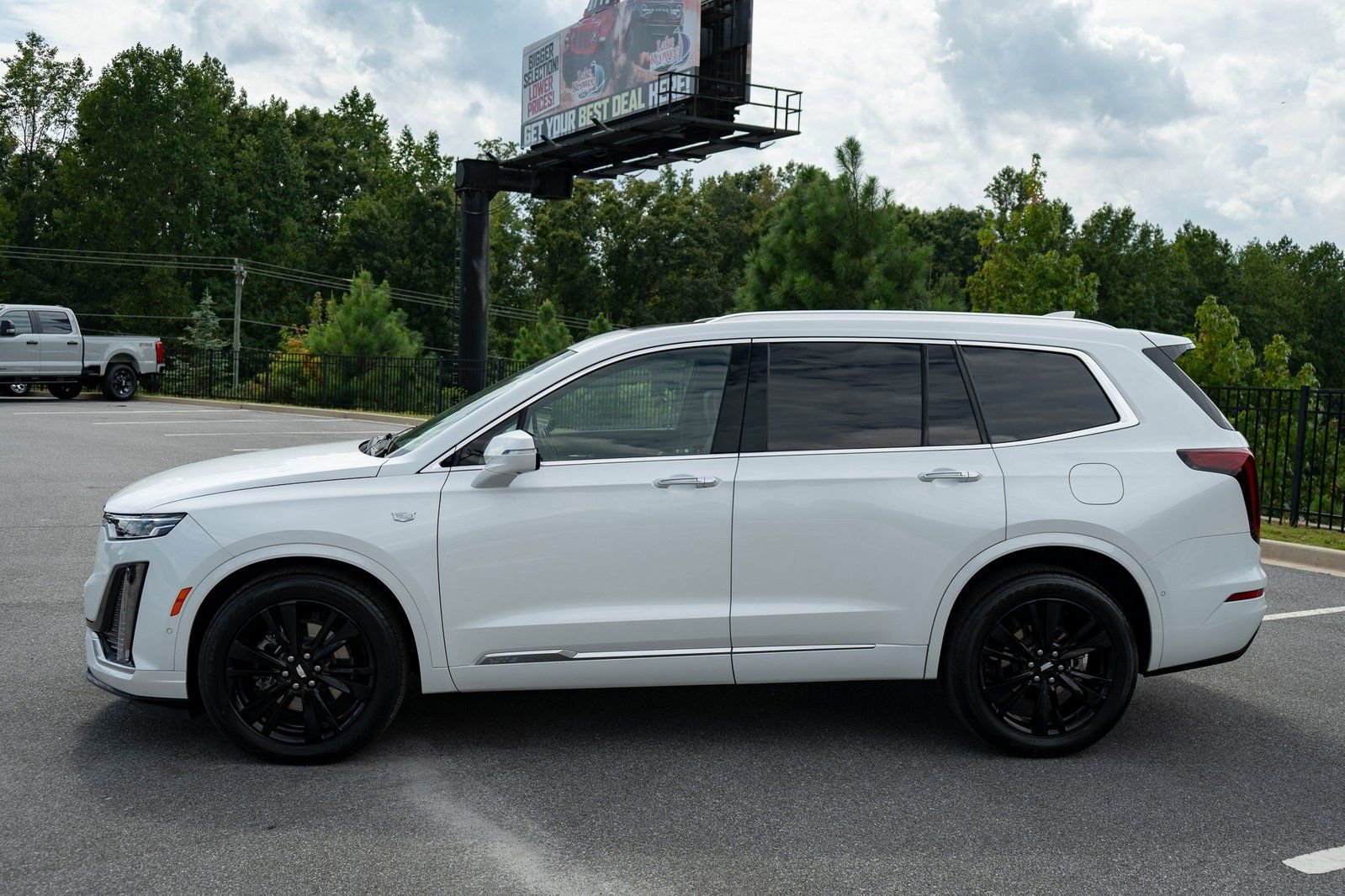 Used 2024 Cadillac XT6 Premium Luxury w/ Platinum Package AWD/4WD image 5