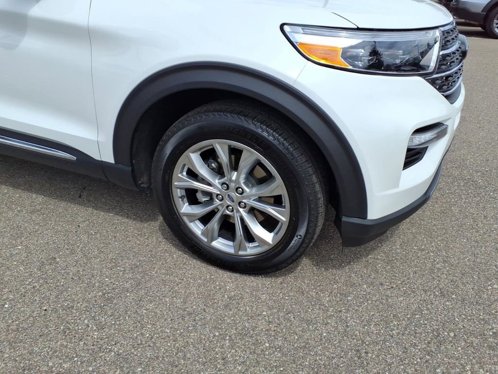 Used 2024 Ford Explorer XLT w/ Equipment Group 202A AWD/4WD image 5