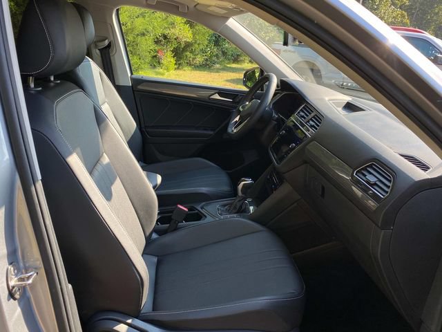 Used 2023 Volkswagen Tiguan SE w/ Panoramic Sunroof Package FWD image 34