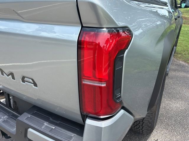Used 2025 Toyota Tacoma TRD Off-Road w/ TRD Off Road Upgrade Package AWD/4WD image 13