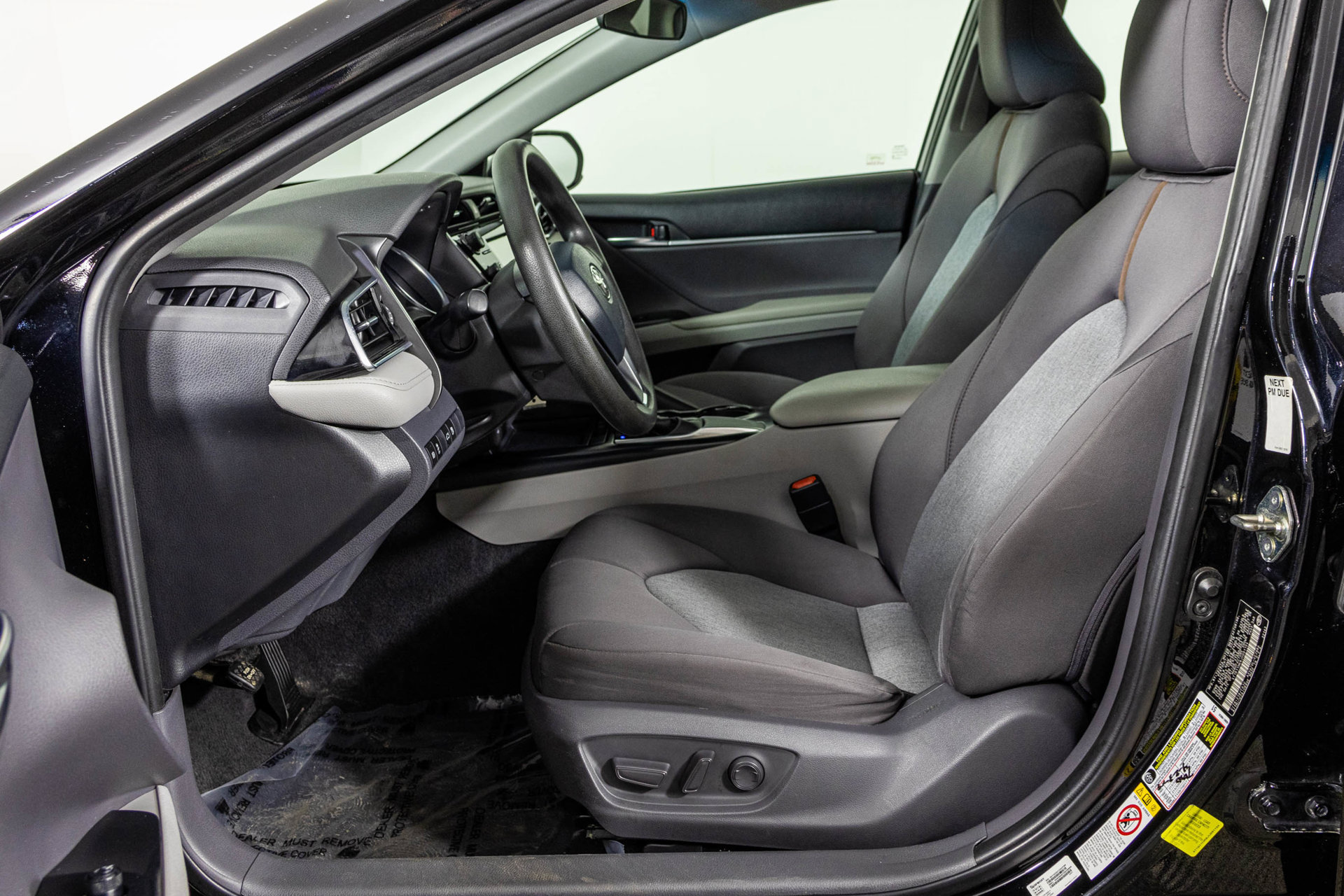 Used 2018 Toyota Camry LE FWD image 20