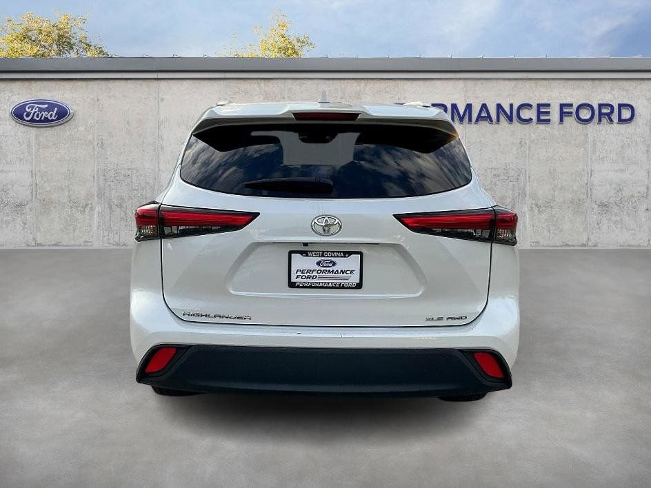 Used 2023 Toyota Highlander XLE image 6