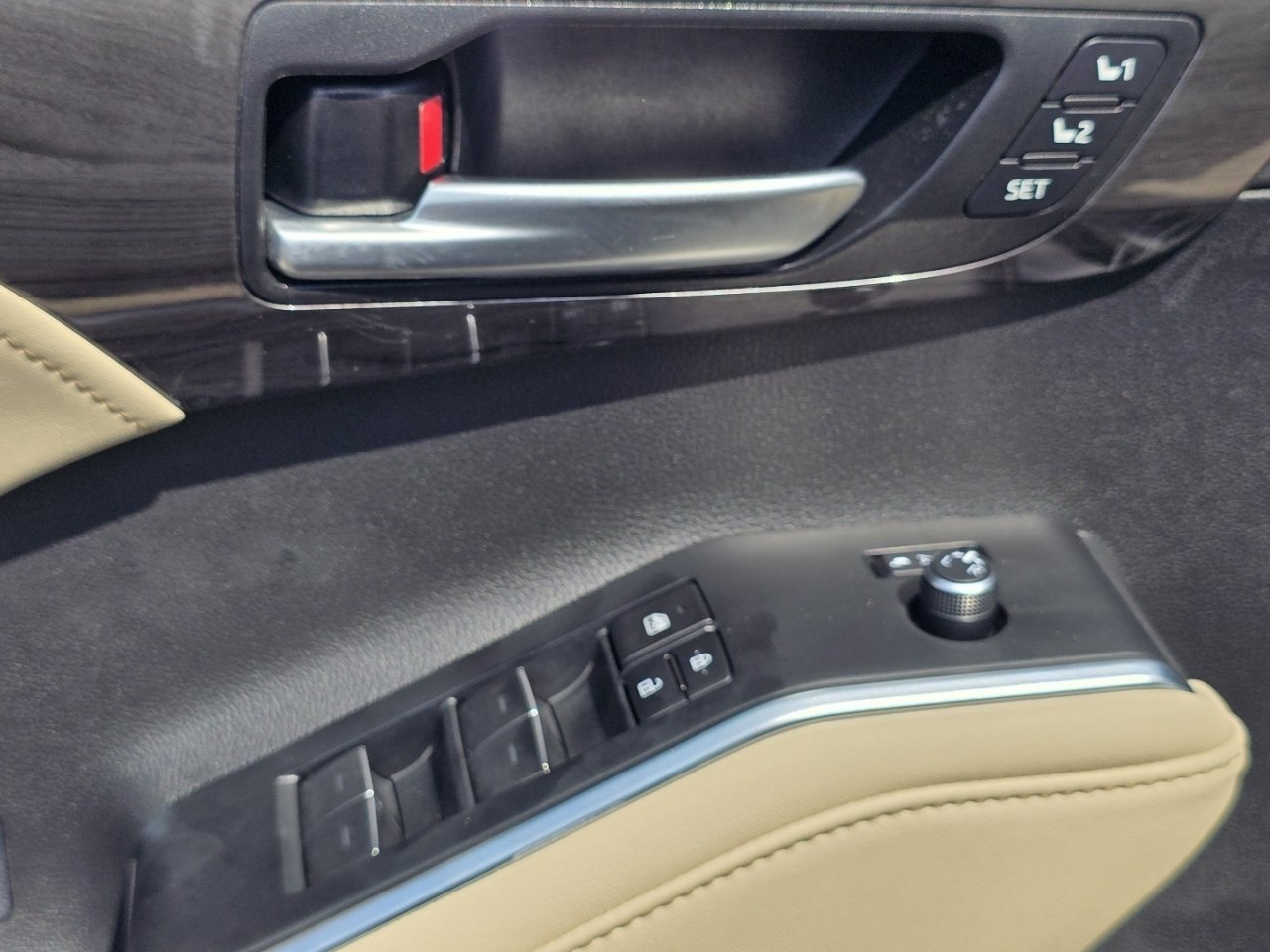 Certified 2024 Toyota Highlander Limited AWD/4WD image 27