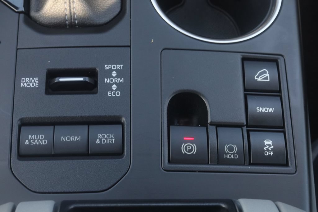 Used 2023 Toyota Highlander XLE AWD/4WD image 18