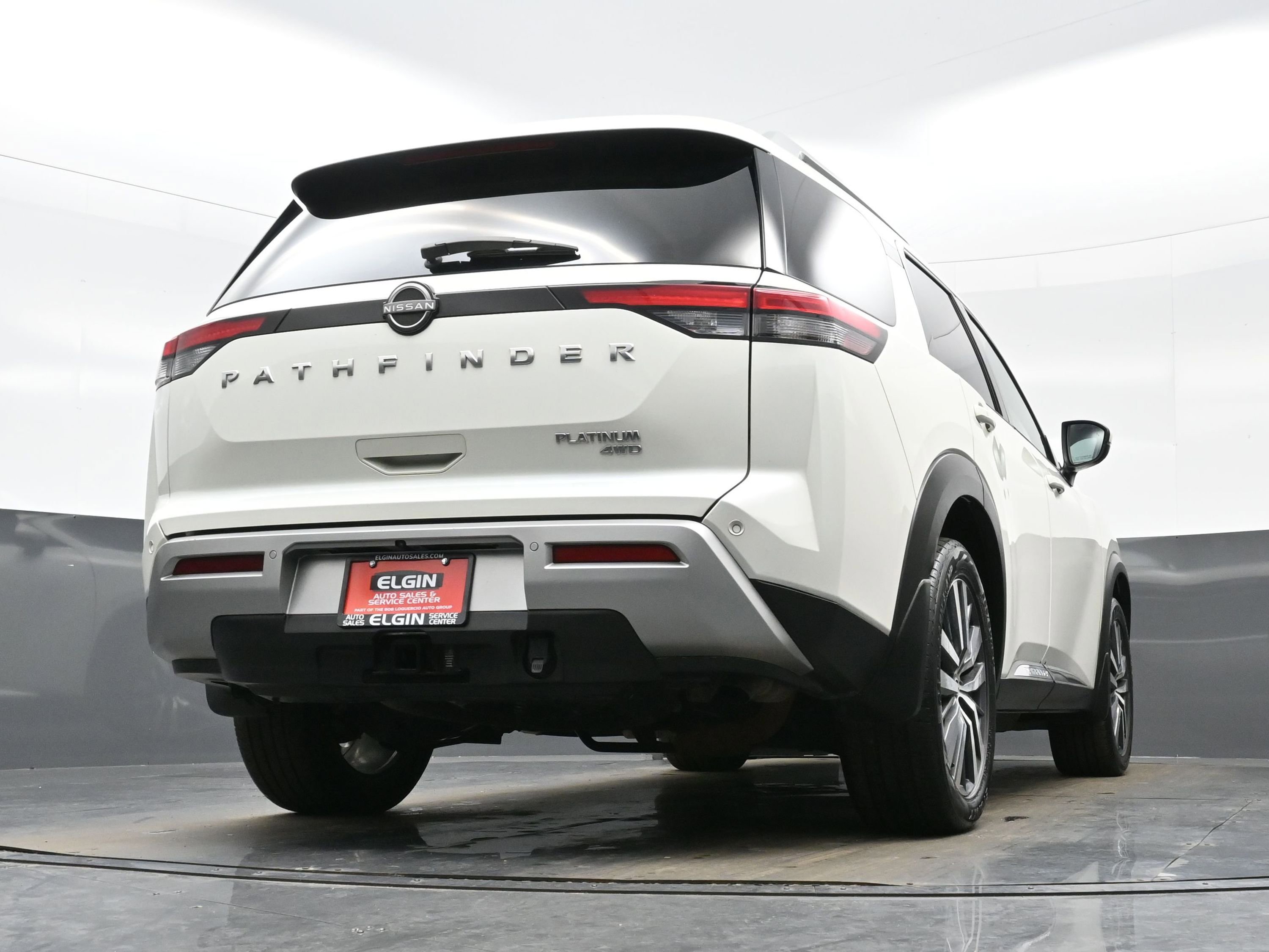 Used 2022 Nissan Pathfinder Platinum w/ Cargo Package image 33