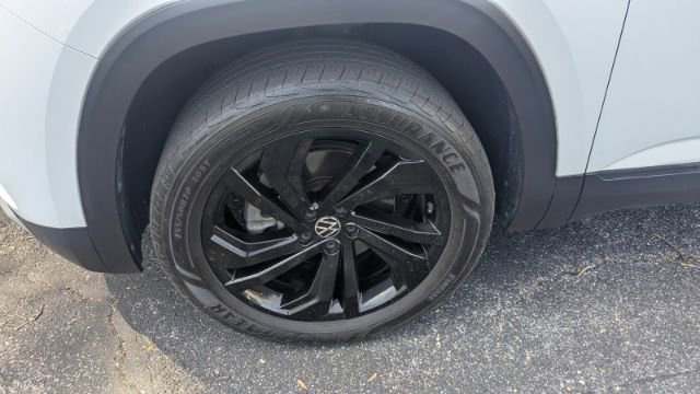 Used 2023 Volkswagen Atlas SE w/ Panoramic Sunroof Package image 9