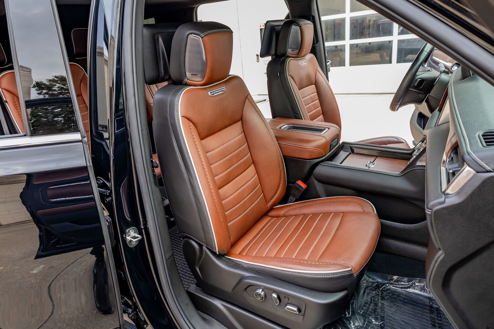 Used 2024 GMC Yukon Denali Ultimate AWD/4WD image 29