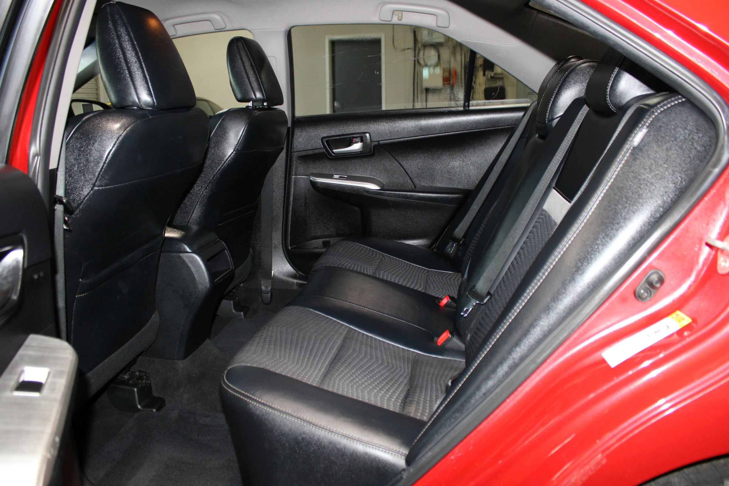 Used 2012 Toyota Camry SE FWD image 23