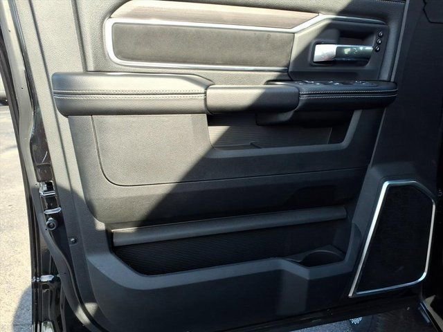 New 2026 RAM 2500 Laramie AWD/4WD image 9
