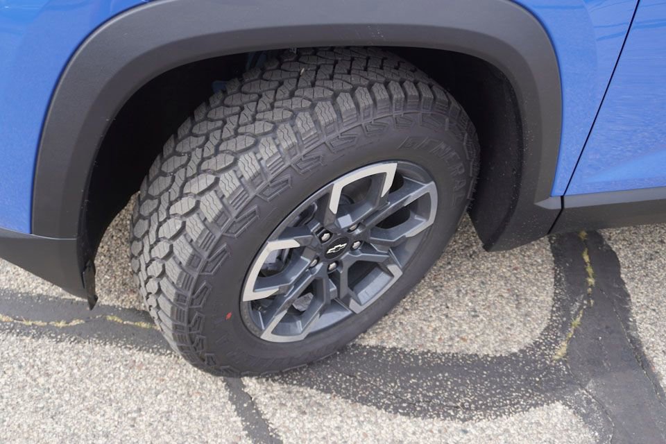 New 2025 Chevrolet Equinox ACTIV w/ Safety and Technology Package image 9