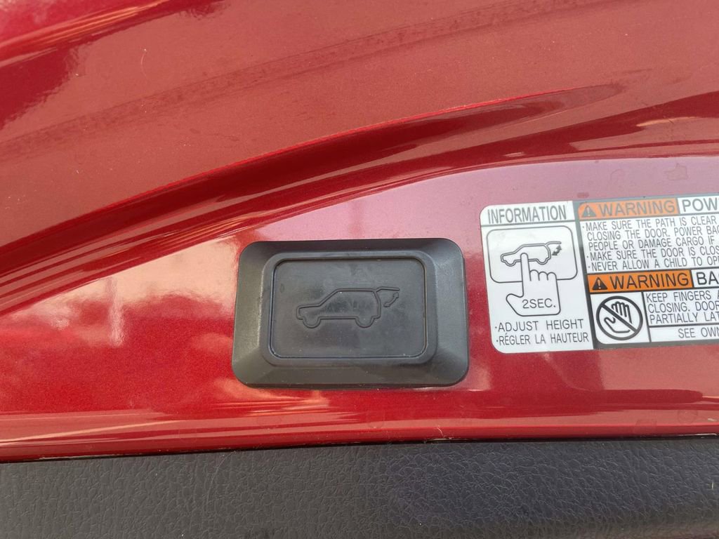 Used 2017 Toyota RAV4 XLE AWD/4WD image 12