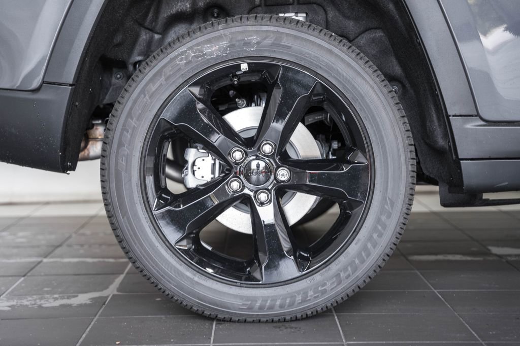 New 2025 Jeep Grand Cherokee 4WD image 17