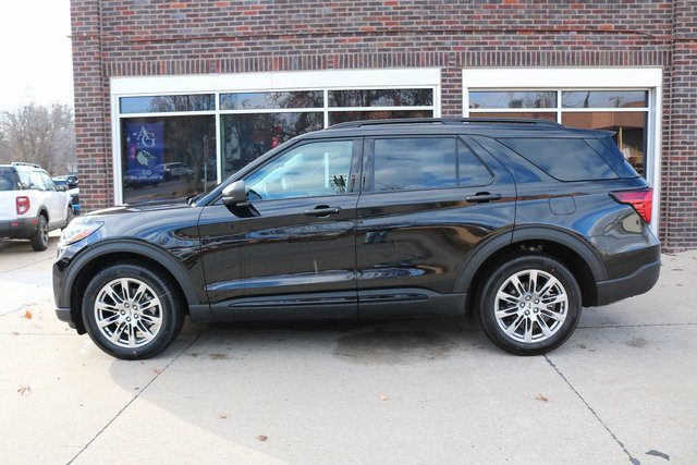 New 2026 Ford Explorer Active w/ Active Comfort Package image 2