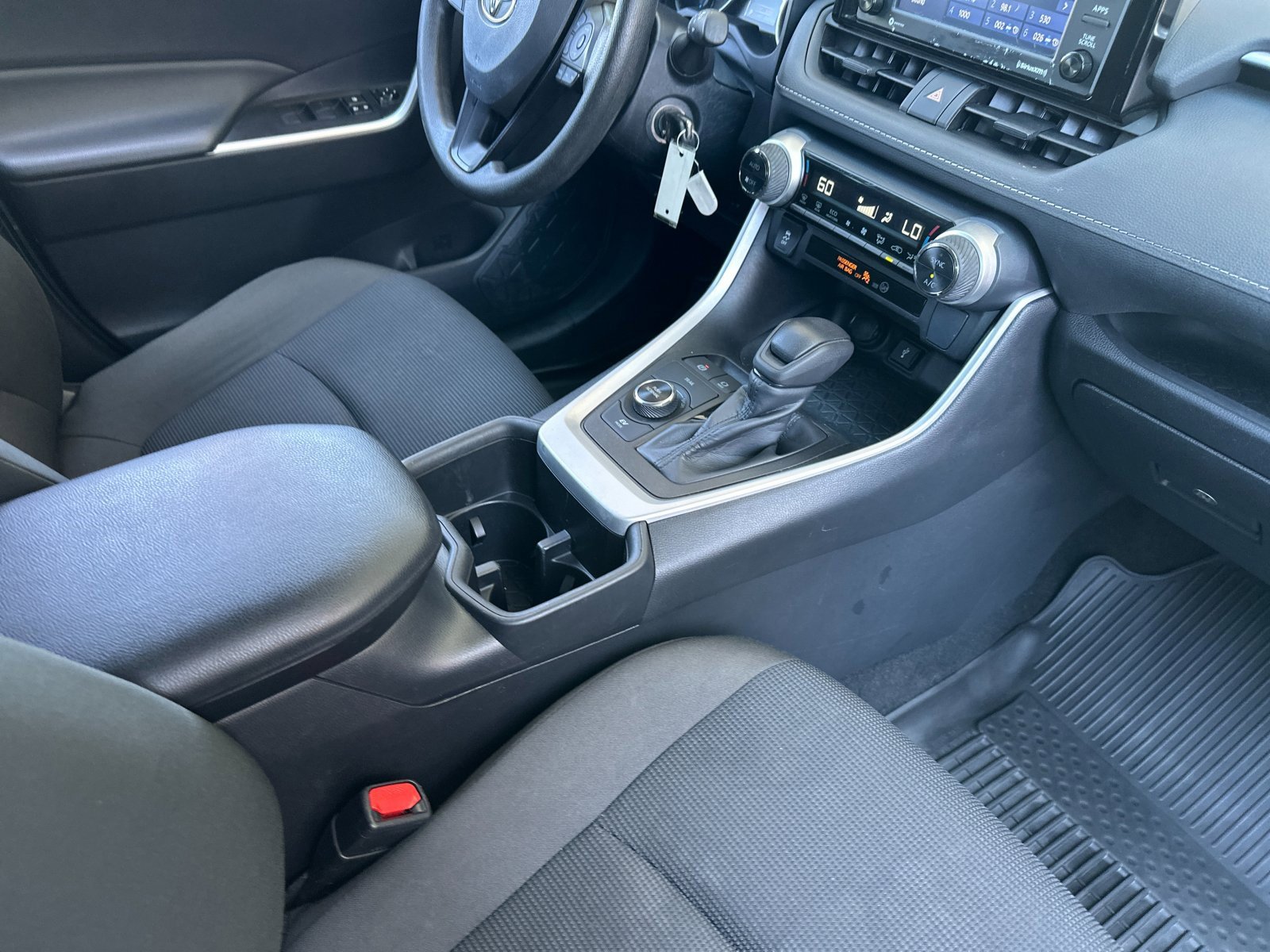 Used 2022 Toyota RAV4 LE image 16