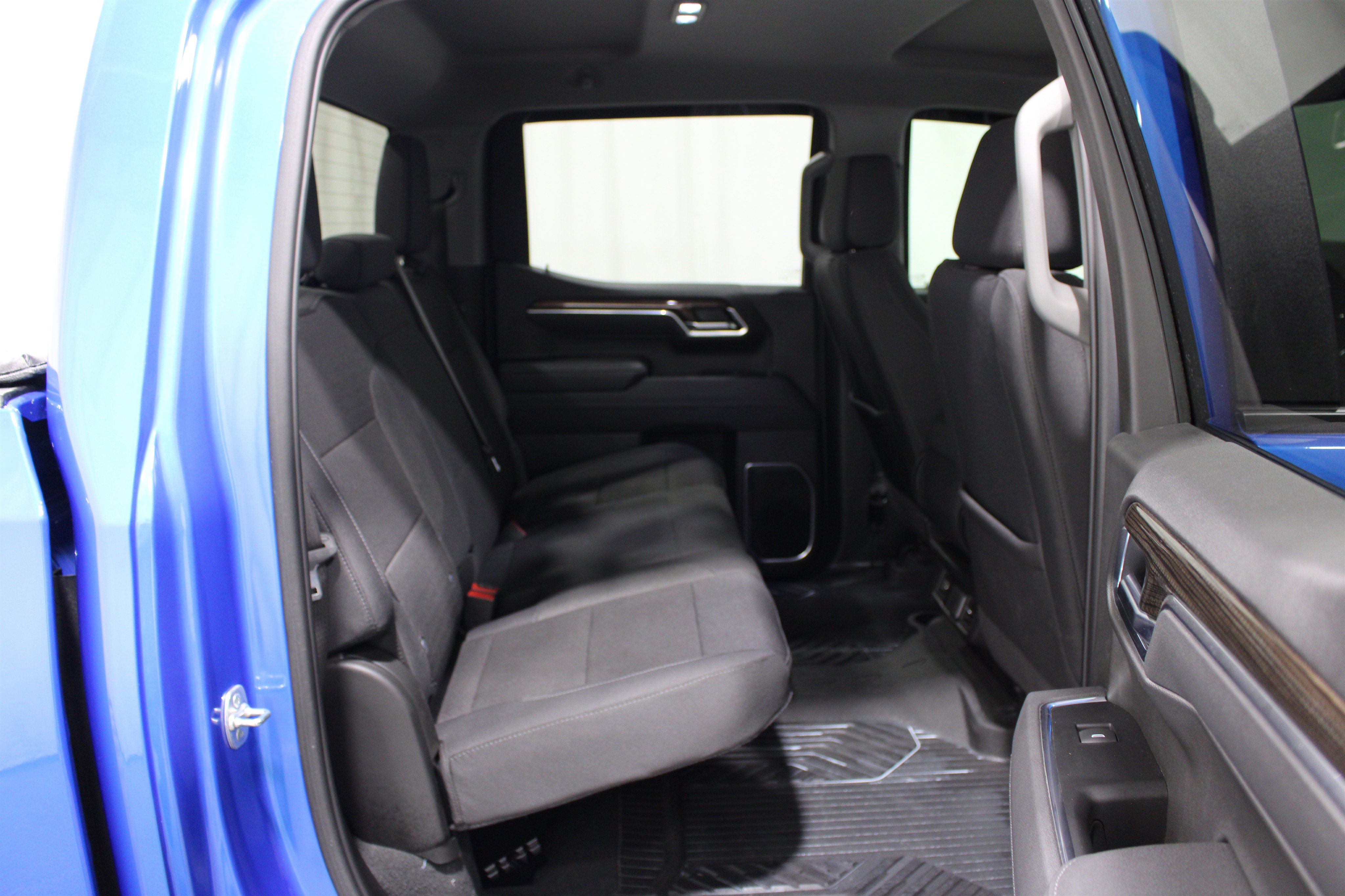 Used 2025 Chevrolet Silverado 1500 LT AWD/4WD image 24