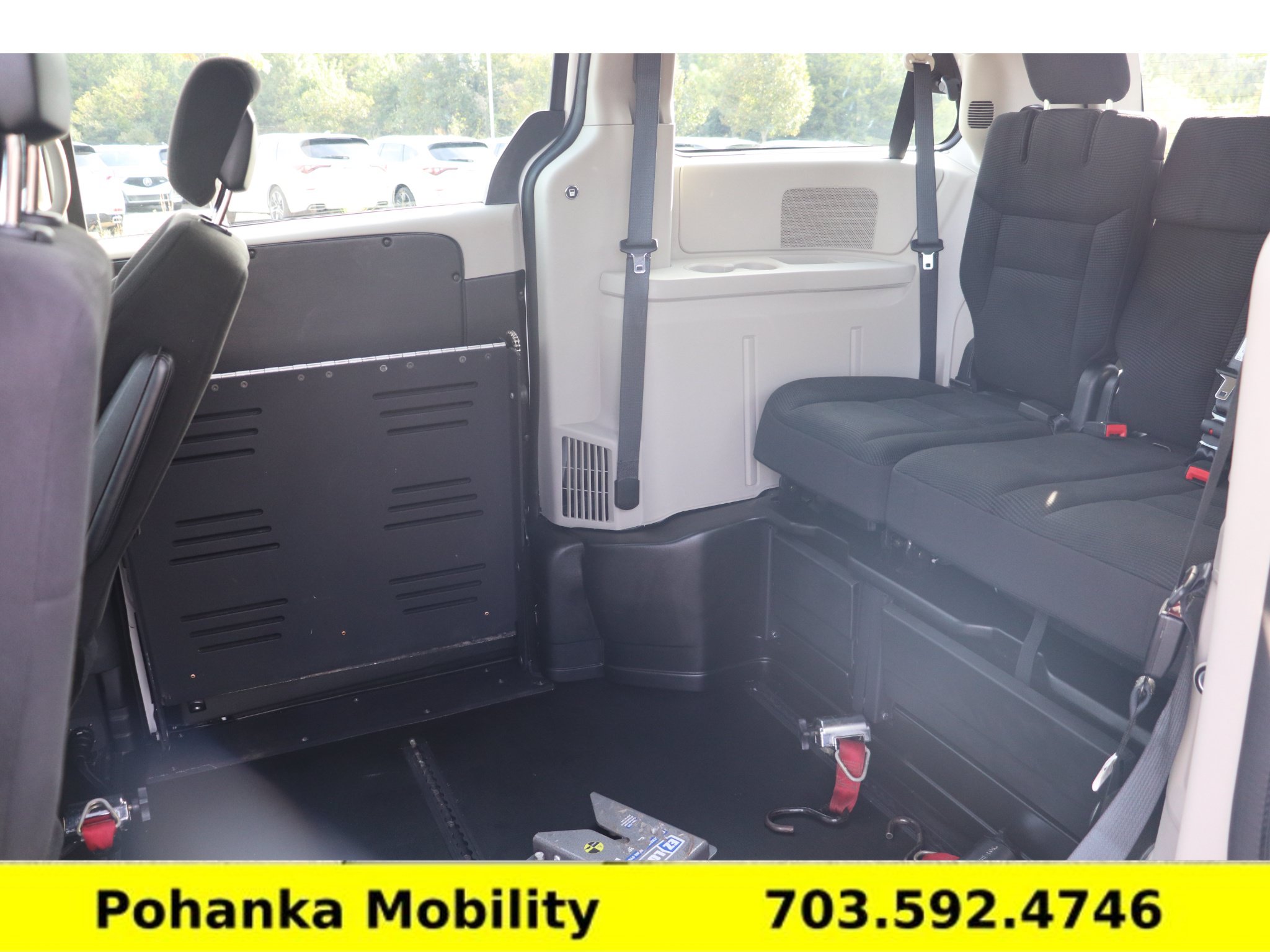 Used 2015 Dodge Grand Caravan American Value Package FWD image 21