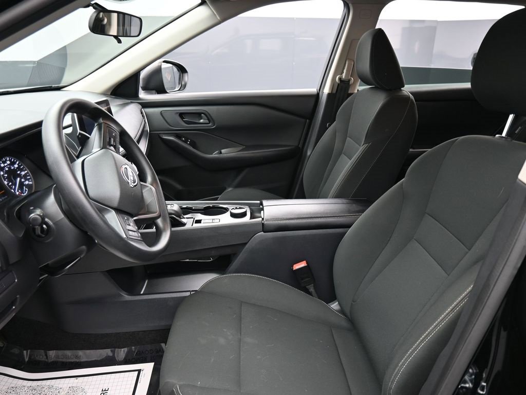 Used 2025 Nissan Rogue S image 10