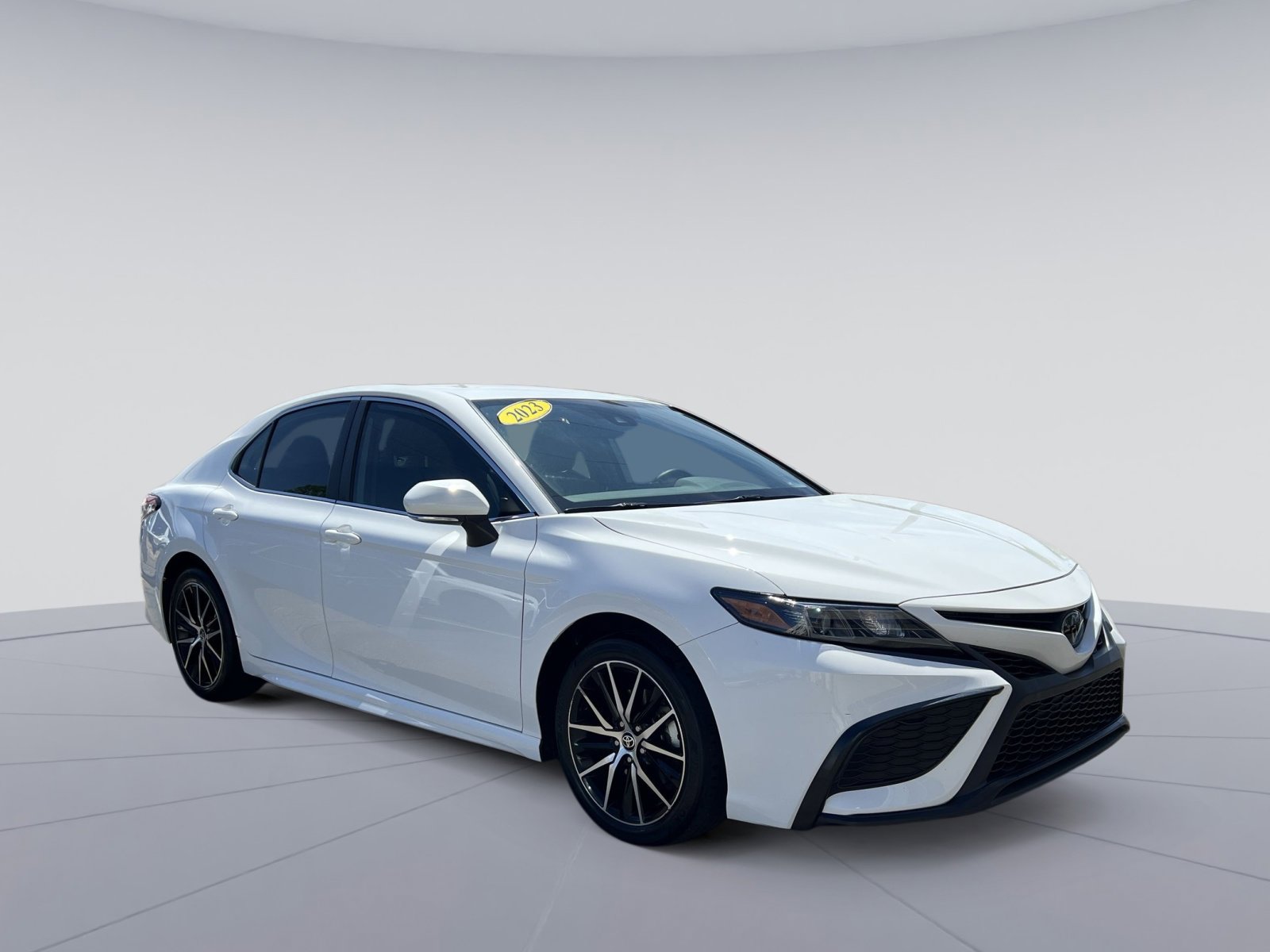 Used 2023 Toyota Camry SE FWD image 7