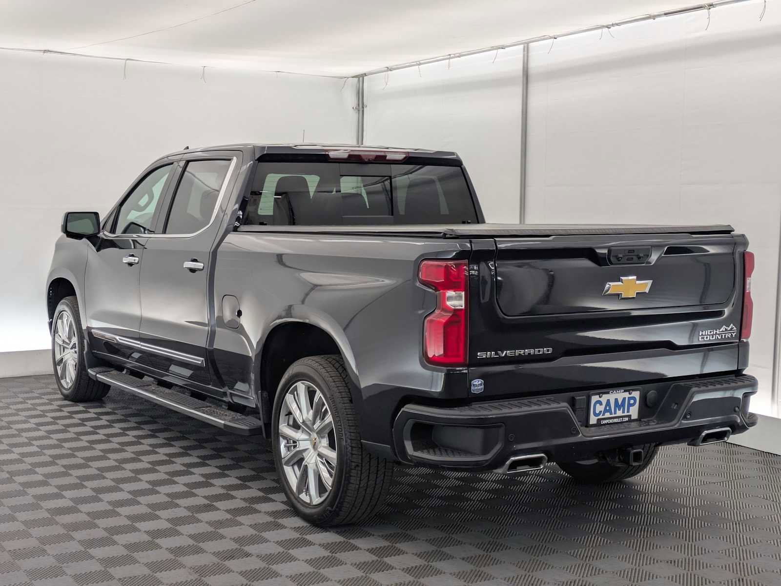 Used 2022 Chevrolet Silverado 1500 High Country w/ High Country Premium Package AWD/4WD image 4