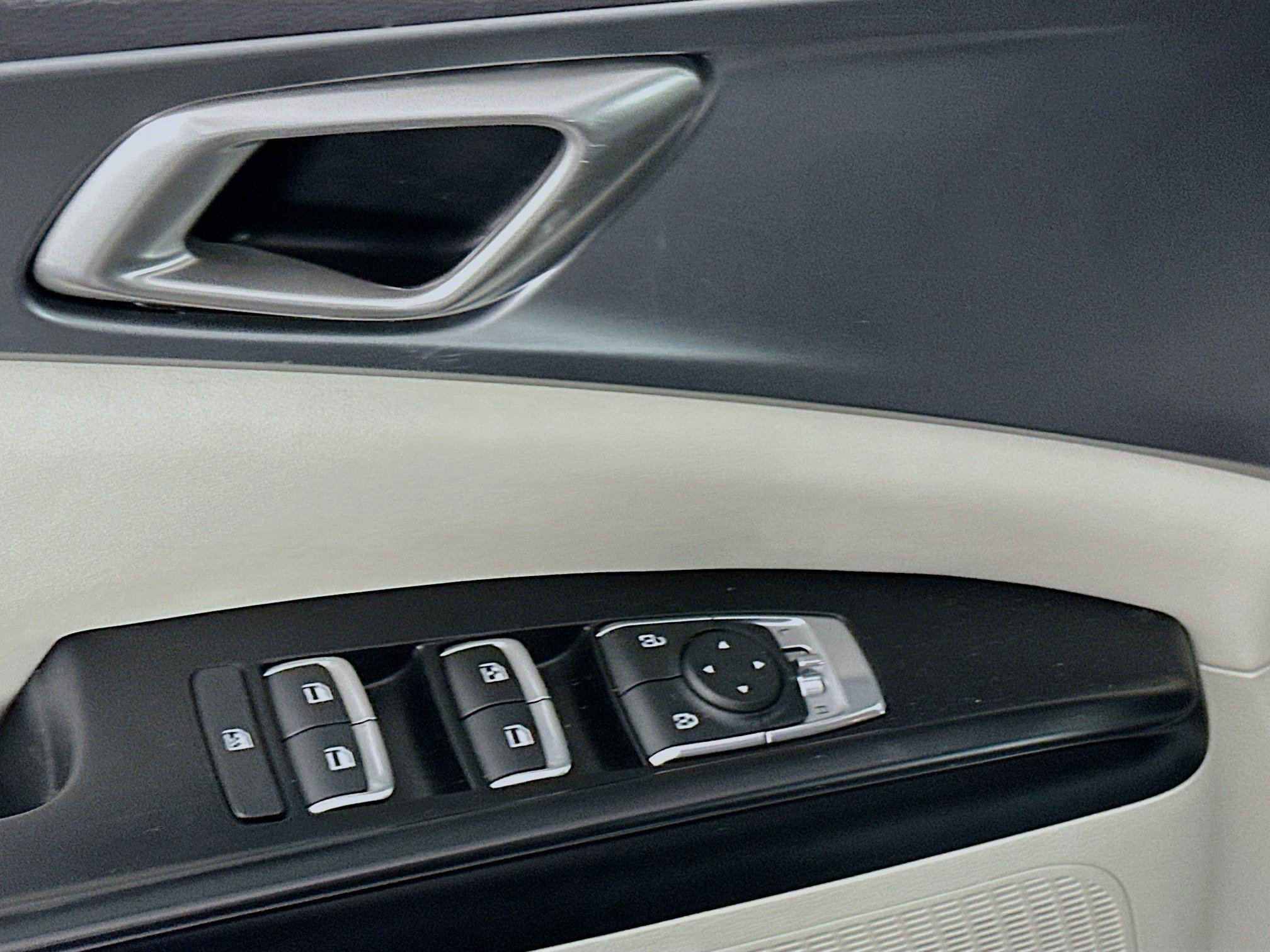 Used 2024 Kia Carnival LX image 15