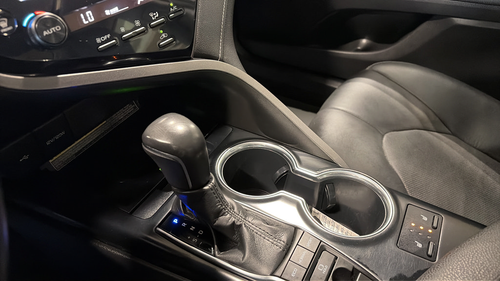 Used 2020 Toyota Camry XSE FWD image 30