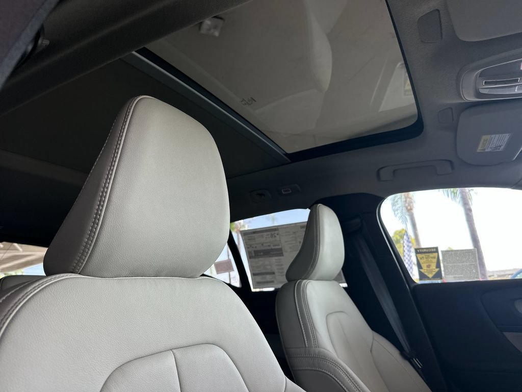 New 2026 Volvo XC40 B5 Plus w/ Protection Package Premier AWD/4WD image 16