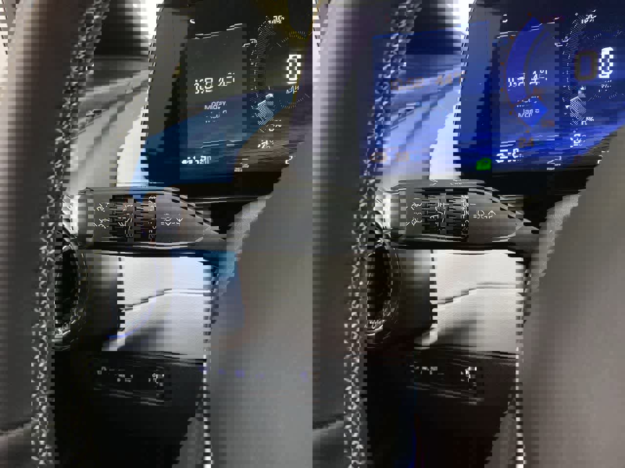 Used 2025 Chevrolet Equinox EV LT w/ Convenience Package image 22