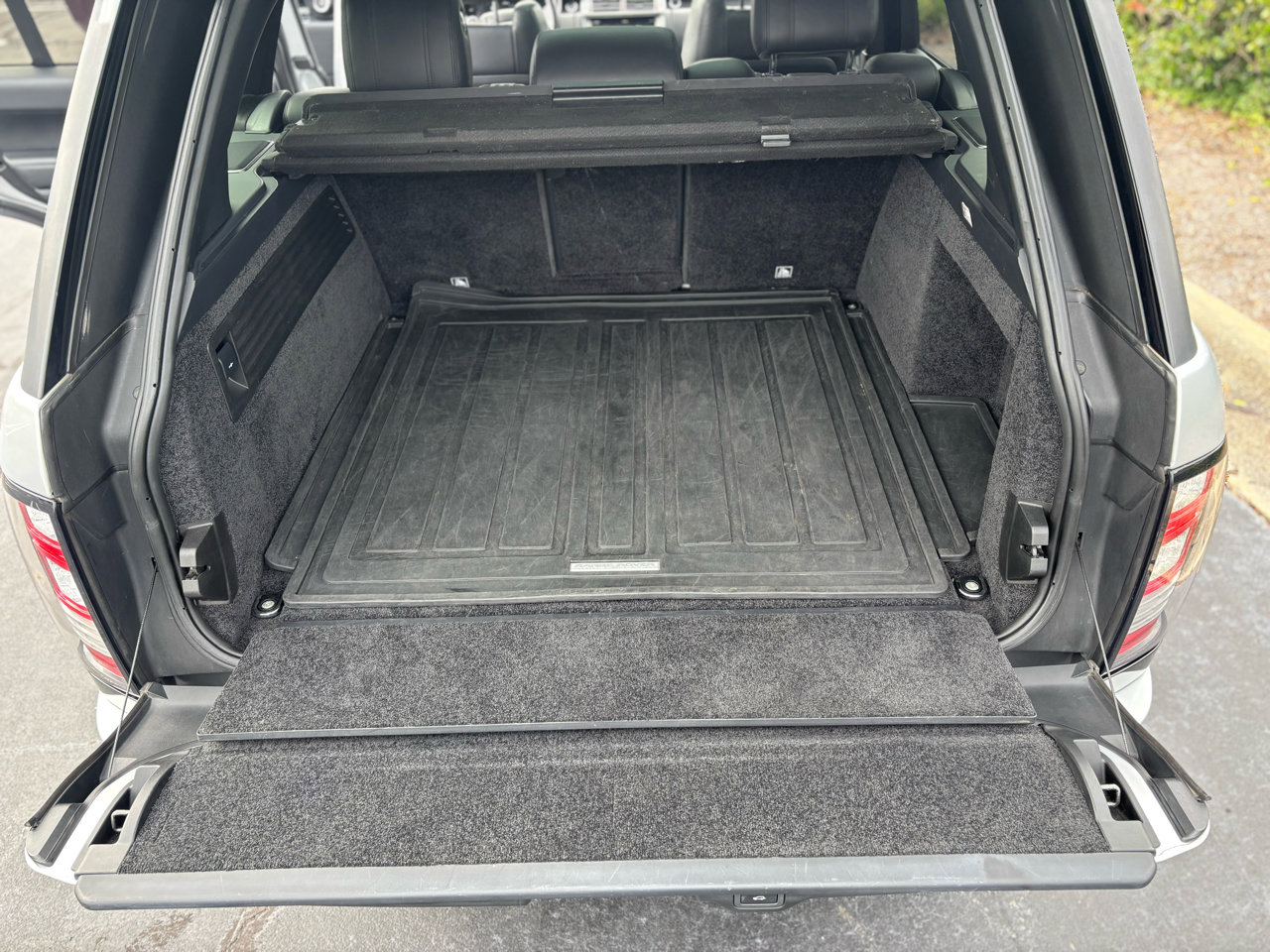 Used 2017 Land Rover Range Rover HSE image 31