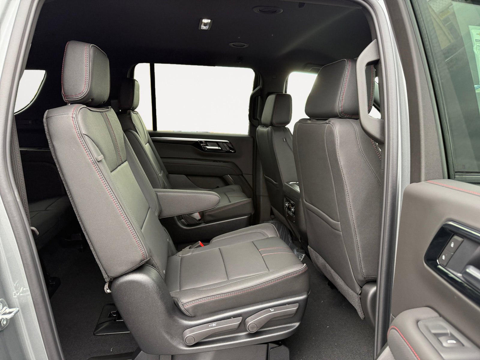 New 2026 Chevrolet Suburban RST image 18