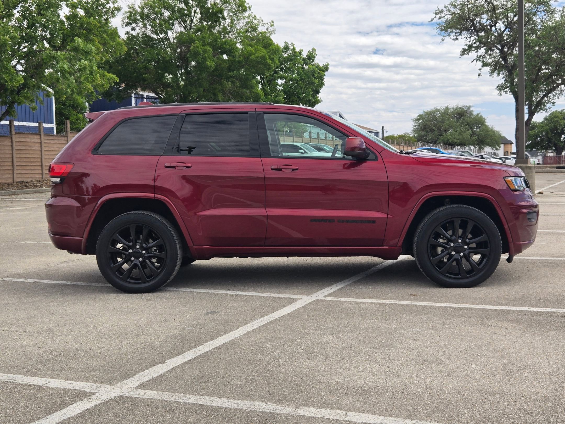 Used 2018 Jeep Grand Cherokee Altitude video 2