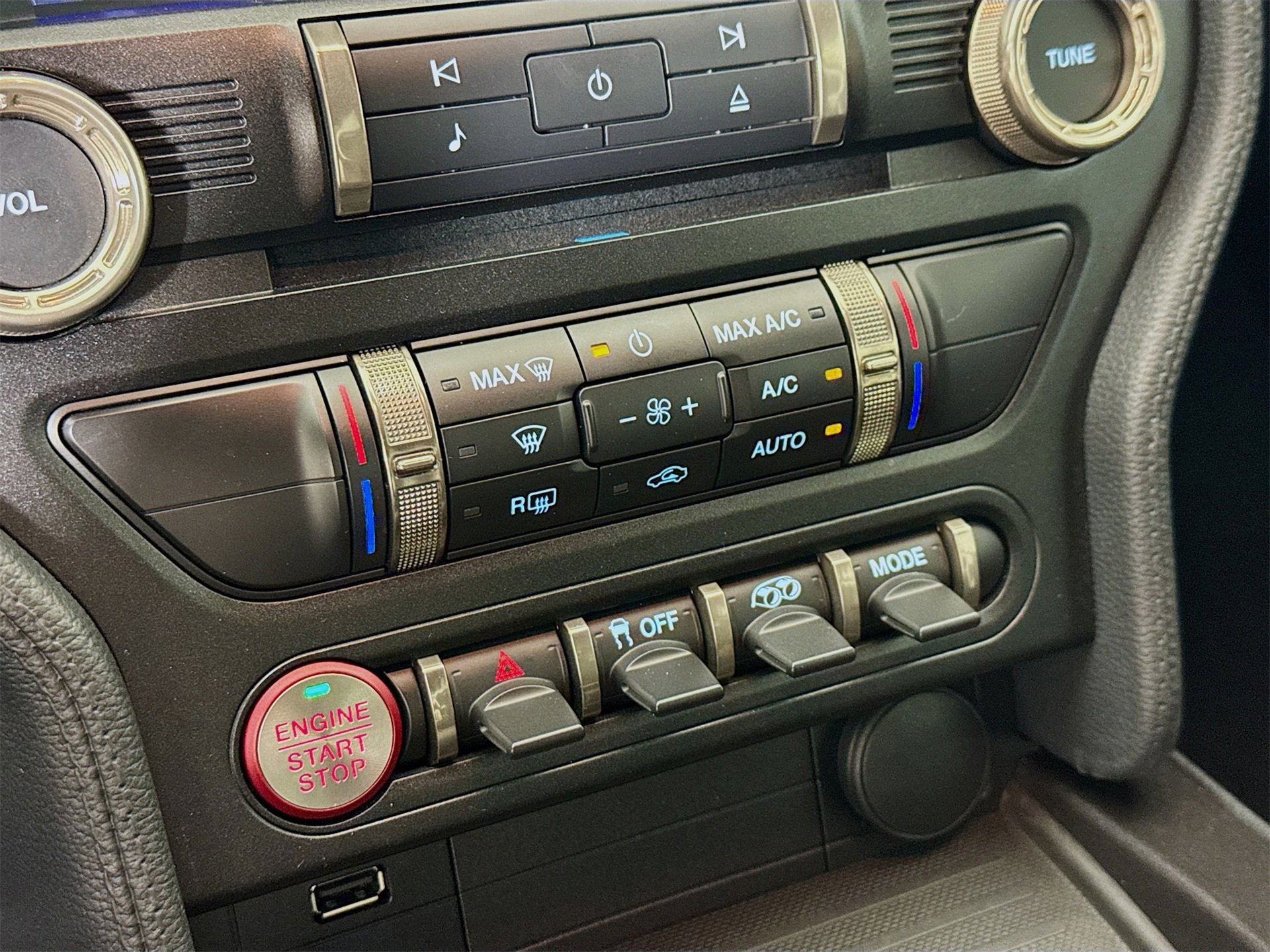 Used 2020 Ford Mustang Shelby GT500 w/ Technology Package image 17