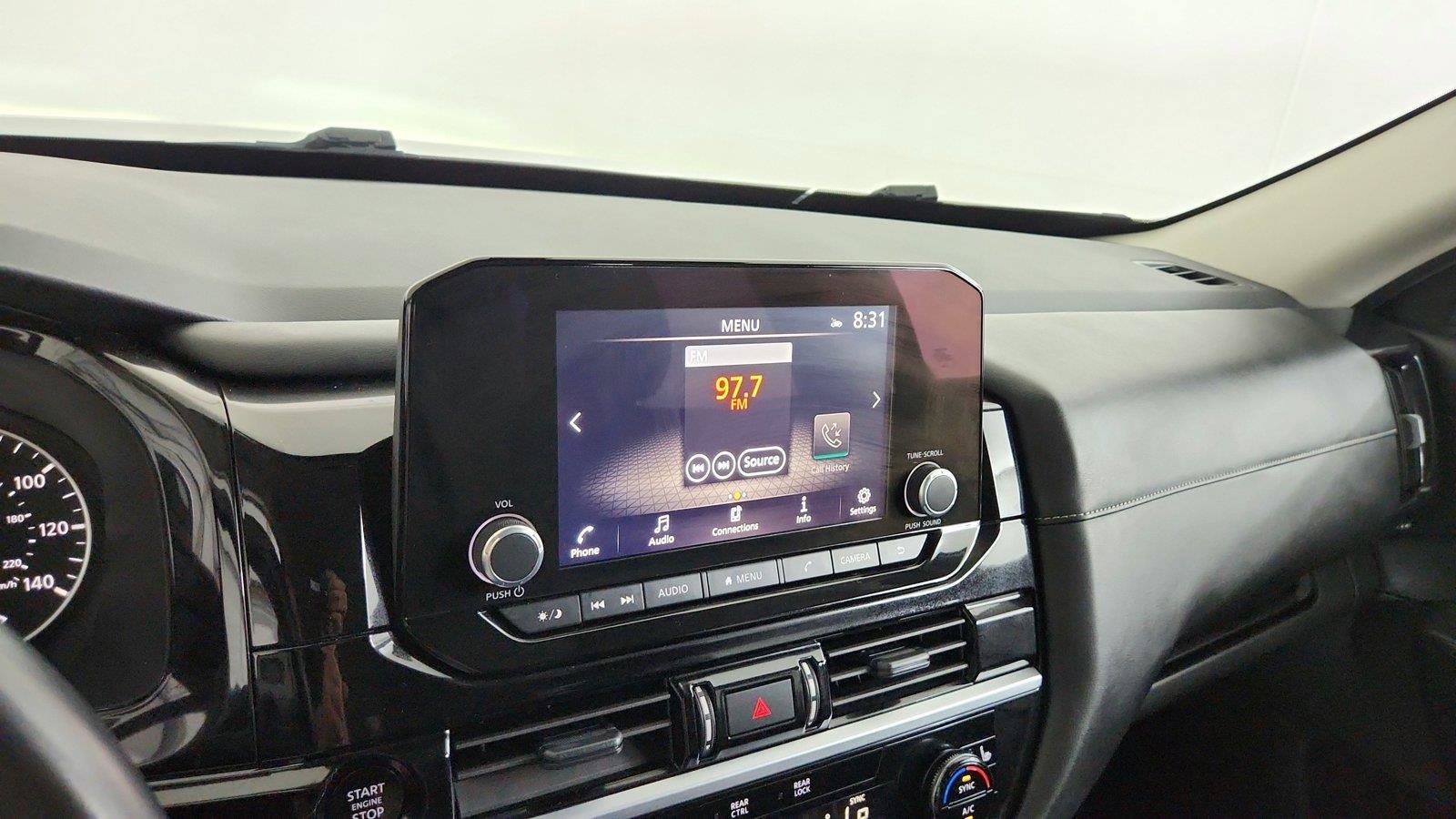Certified 2025 Nissan Pathfinder SV FWD image 31