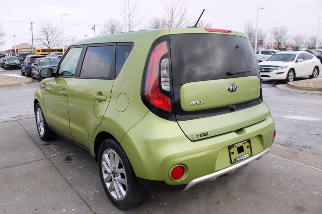 Used 2017 Kia Soul + image 5