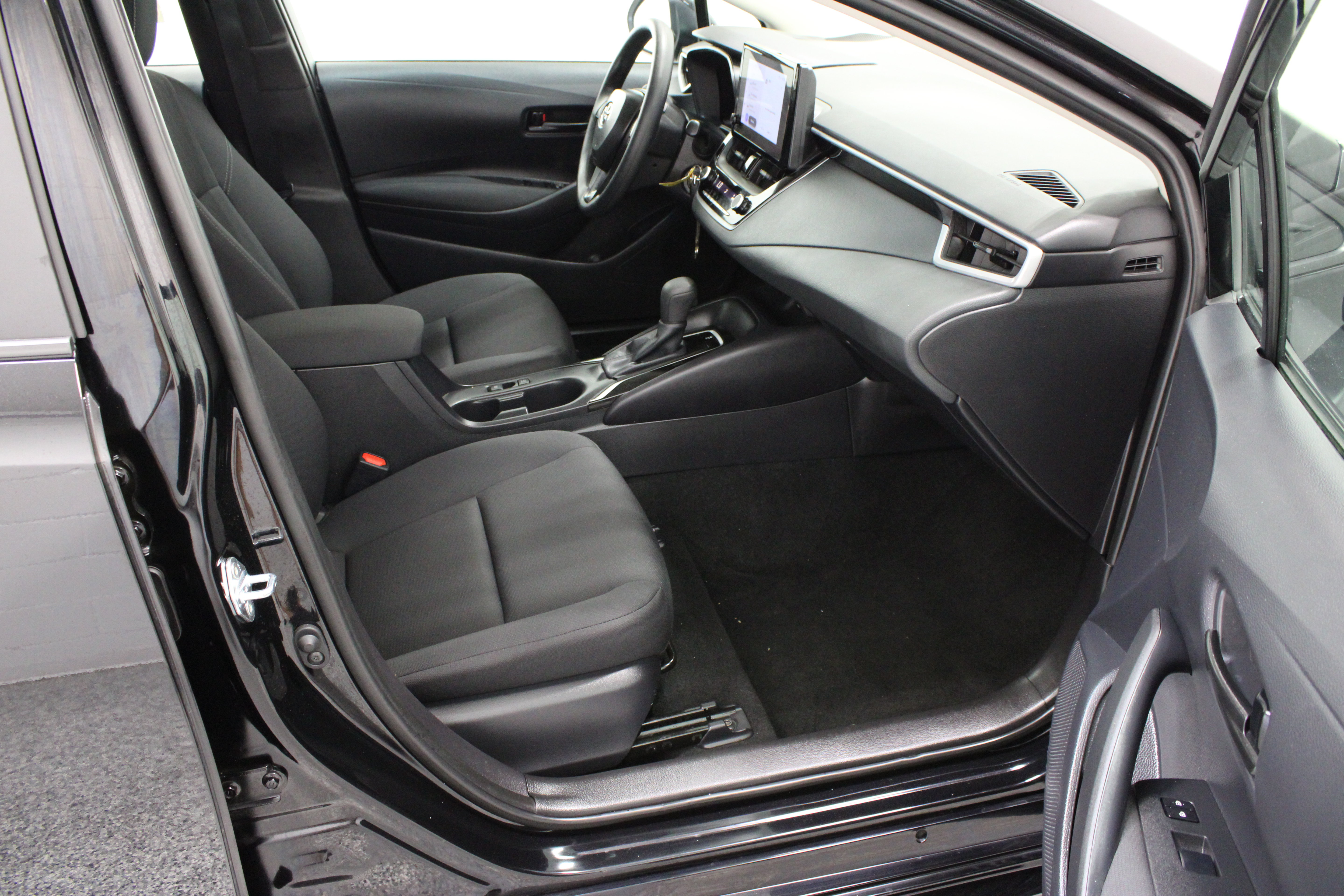 Used 2026 Toyota Corolla LE FWD image 34
