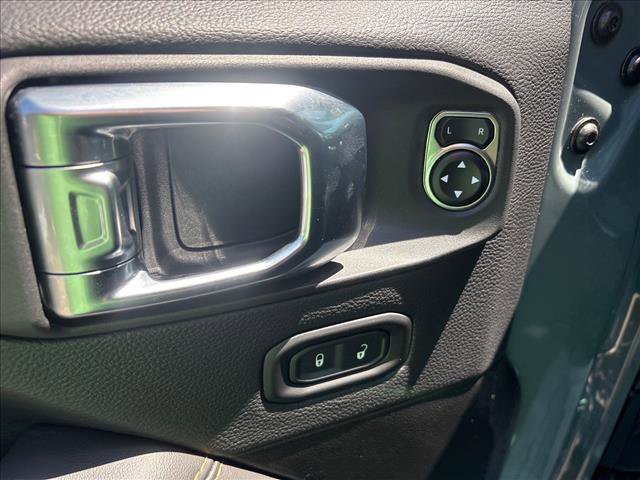 Used 2025 Jeep Gladiator Sport w/ Premium Package AWD/4WD image 21