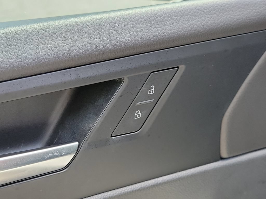 Certified 2025 Volkswagen Jetta SE w/ Sunroof Package FWD image 16