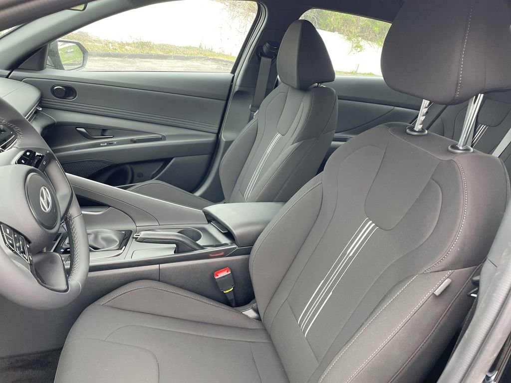 Certified 2025 Hyundai Elantra Sport image 37