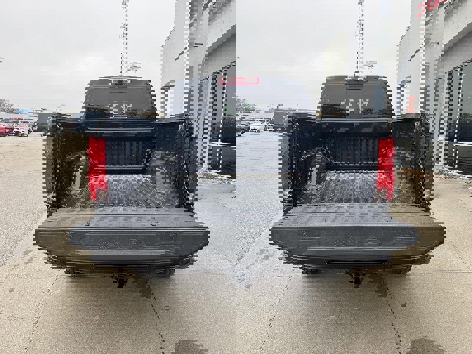 Used 2024 Chevrolet Colorado Z71 w/ Z71 Convenience Package 2 image 8