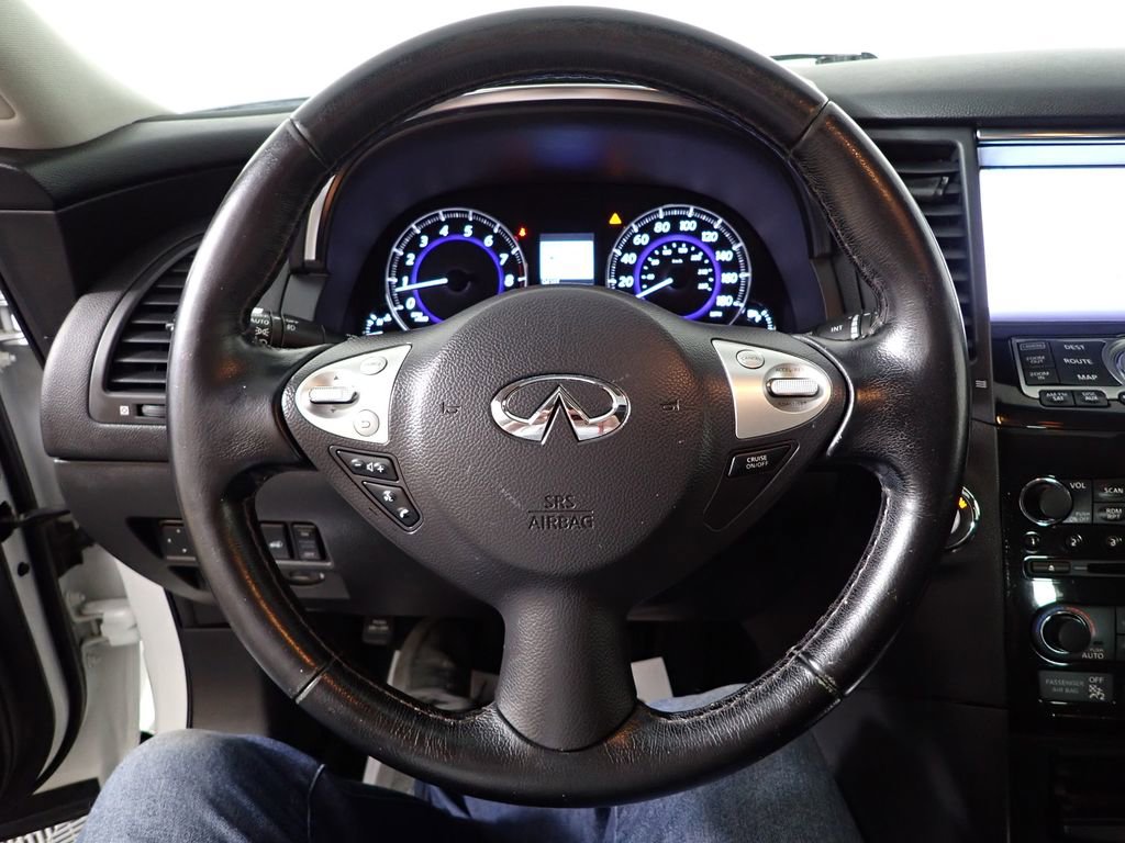 Used 2017 INFINITI QX70 AWD w/ Premium Package image 27