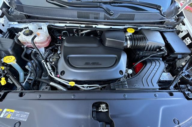 Used 2023 Chrysler Pacifica Touring-L image 53