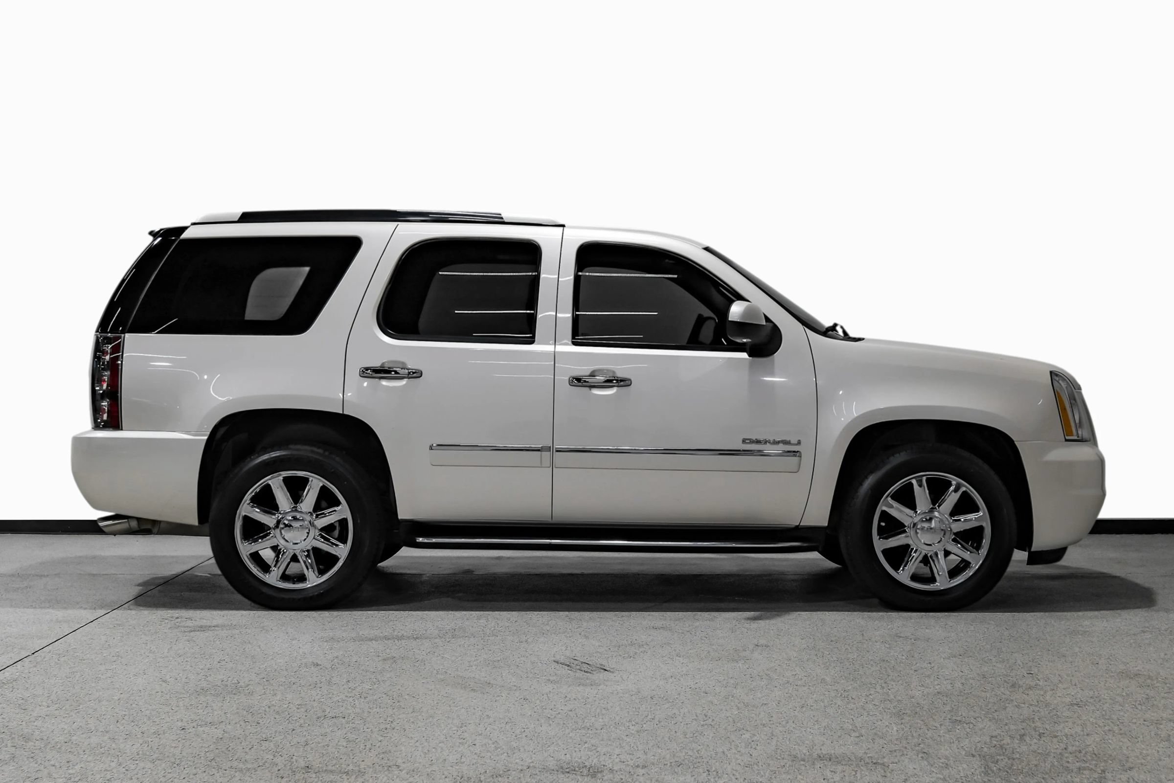 Used 2014 GMC Yukon Denali RWD image 5