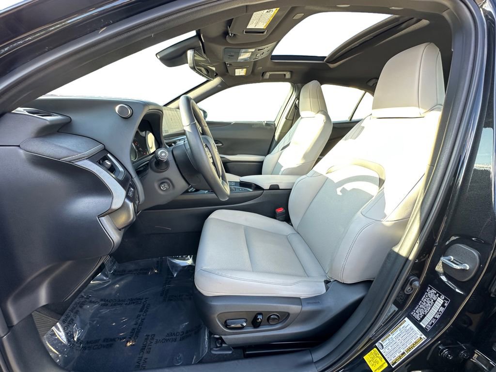 Used 2023 Lexus UX 250h FWD w/ Accessory Package (Z2) image 9