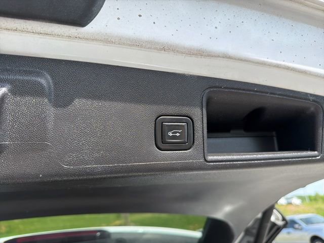 Used 2021 GMC Terrain SLT w/ Infotainment Package II AWD/4WD image 13